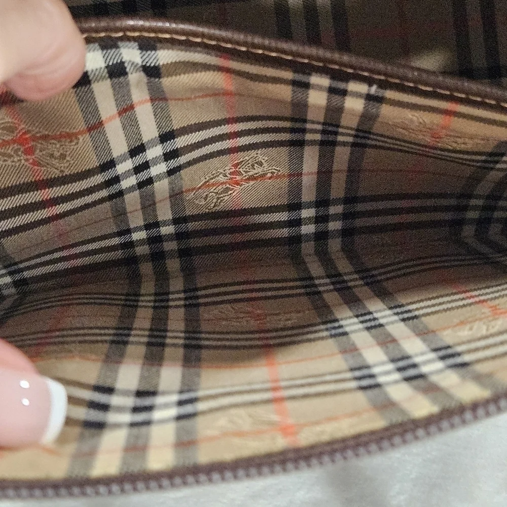 Burberry elegant handbag